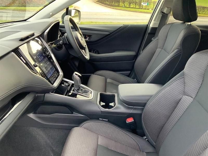 Używany Subaru Outback 180 KM (132 kW) 2025 Złoty Kombi