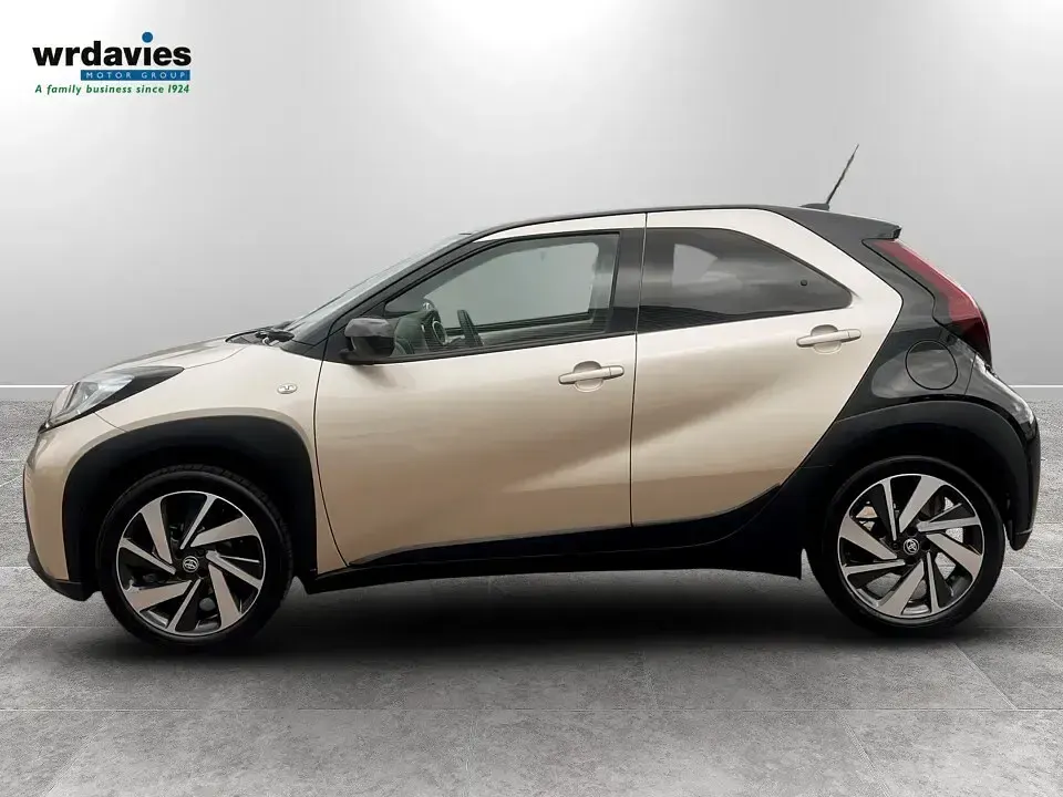 Used Toyota Aygo X 72 HP (52 kW) 2023 Ginger beige bi tone SUV