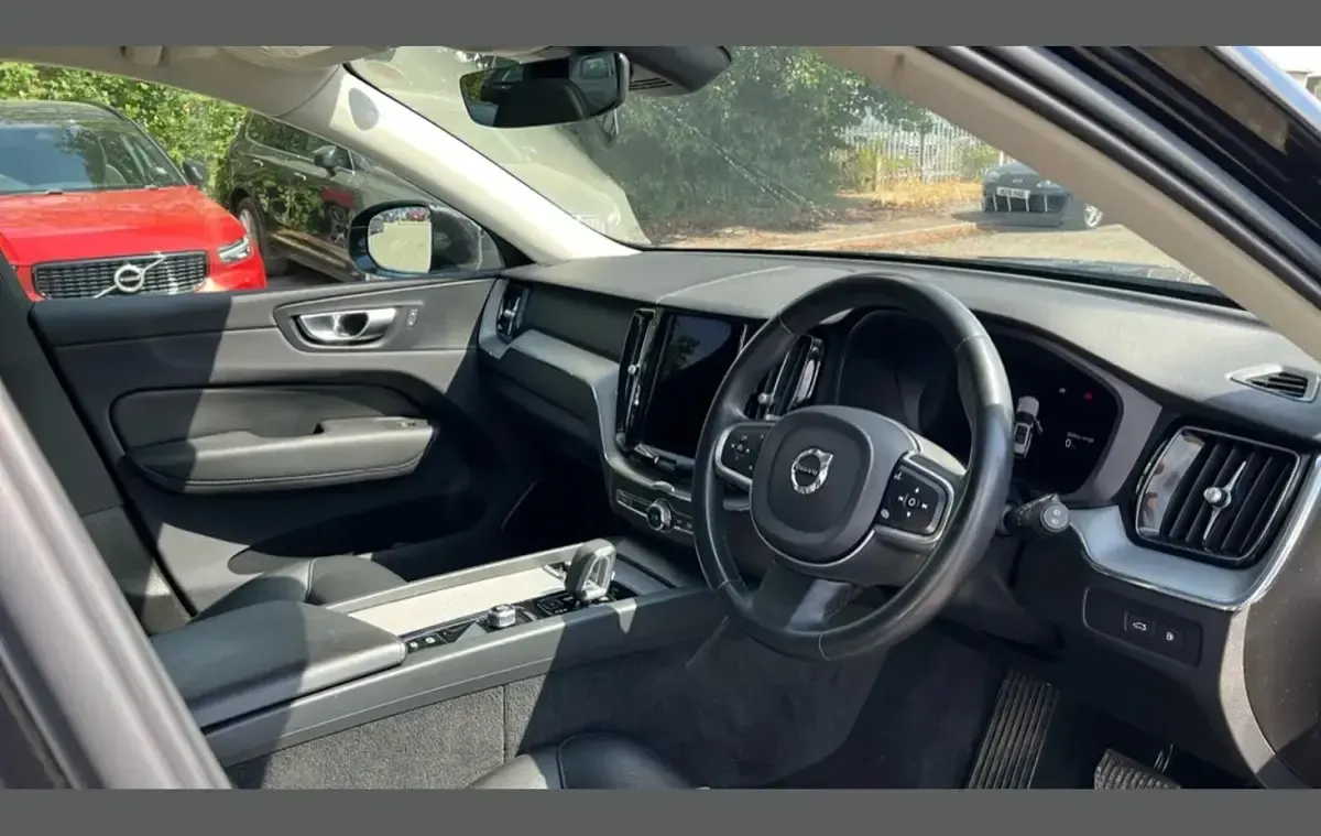 Used Volvo XC60 Core 350 HP (257 kW) 2023 Black SUV