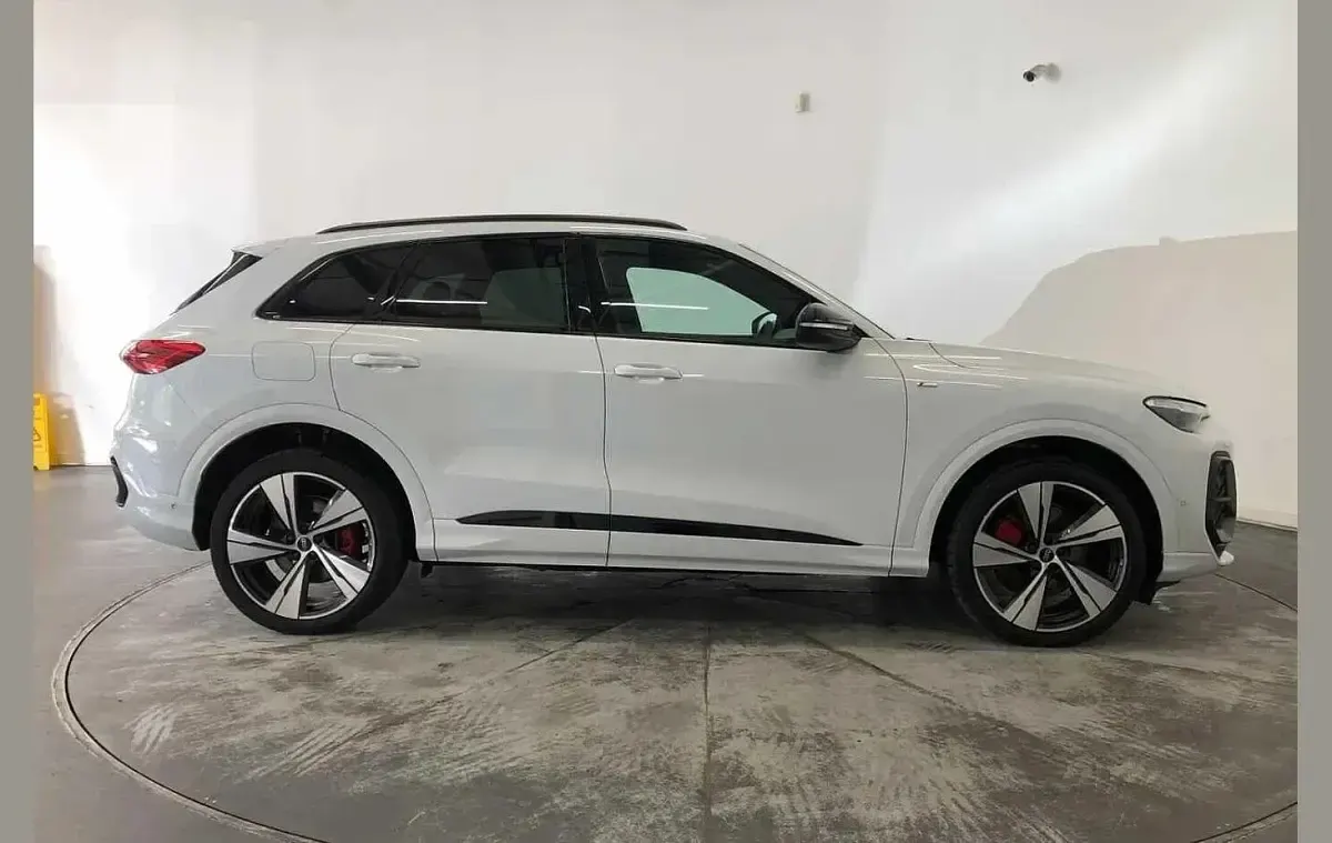 Used Audi Q5 Advanced 204 HP (150 kW) 2025 White SUV