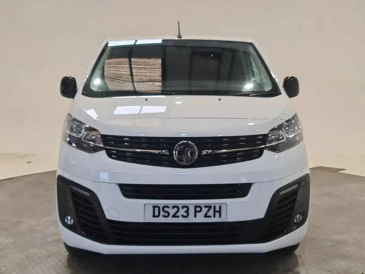 Used Vauxhall Vivaro 100 HP (73 kW) 2023 White MPV