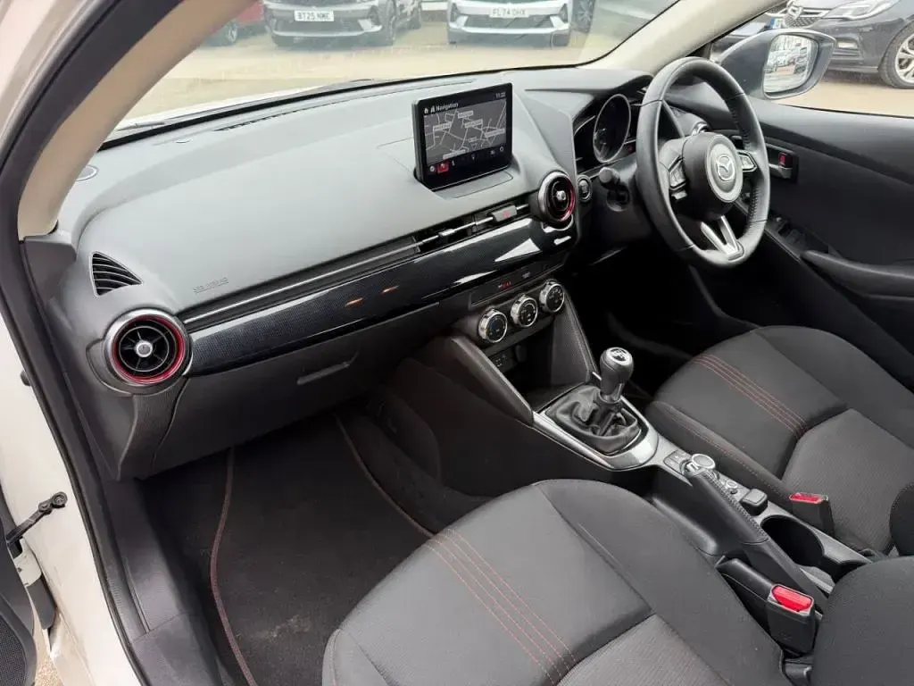 Begagnad Mazda 2 Homura-Line 116 HK (85 kW) 2024 Vit Halvkombi