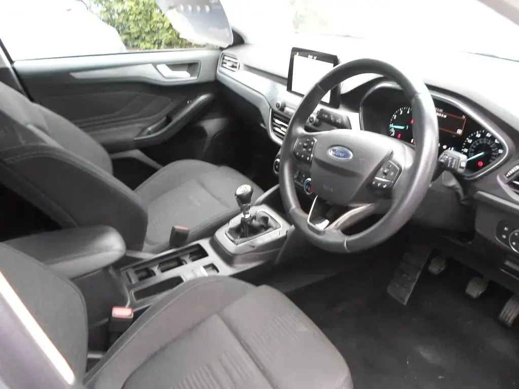 Begagnad Ford Focus Active 2019 Silver Halvkombi