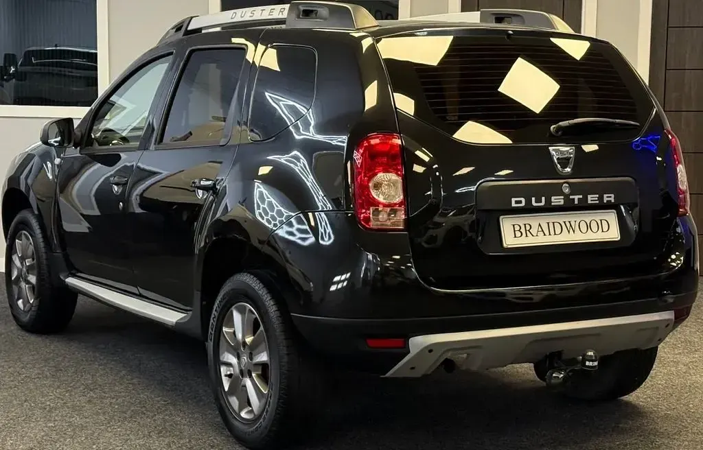 Used Dacia Duster Lauréate 110 HP (80 kW) 2015 Black SUV