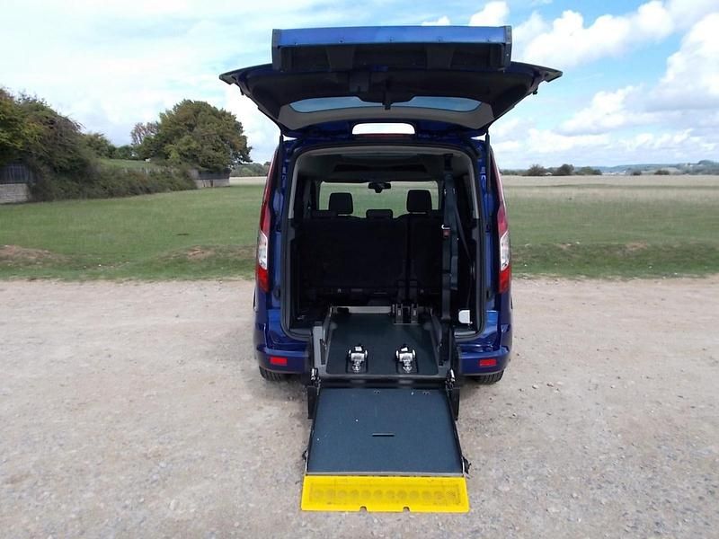 Used Ford Tourneo 2015 Blue MPV