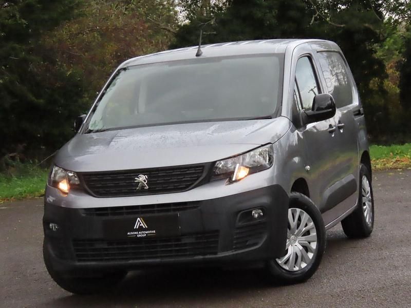 Grey Used 2022 Peugeot E-Partner Premium MPV | £9,994 (Good price) - Image 1/4