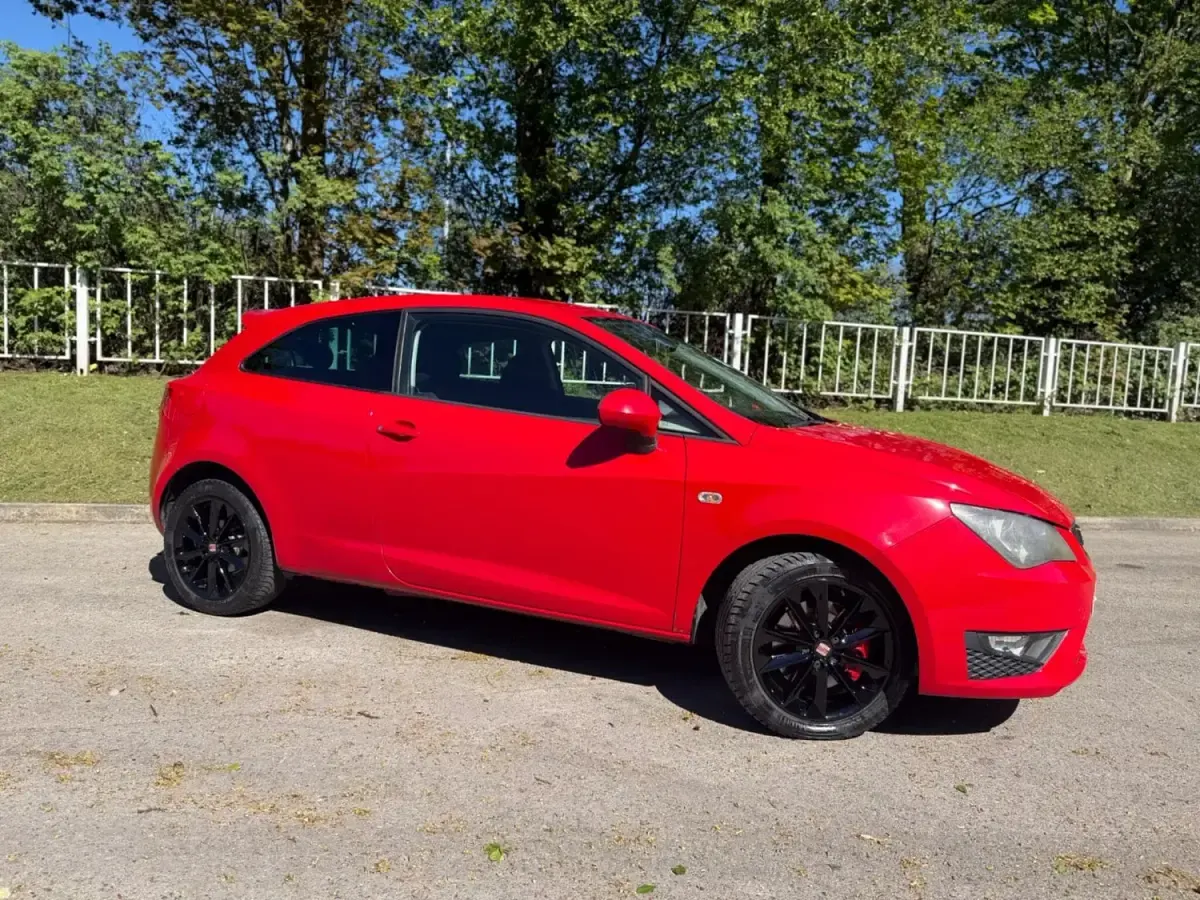 Usado Seat Ibiza FR 2012 Vermelho Citadino