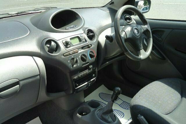 Used 2002 Toyota Yaris Hatchback | £1,390 (Fair price) - Image 1/4
