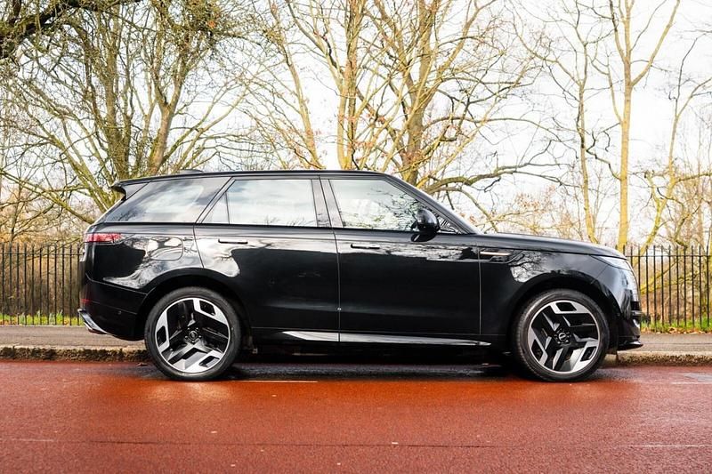 Second-hand Land Rover Range Rover Sport SE Dynamic 2023 Negru SUV