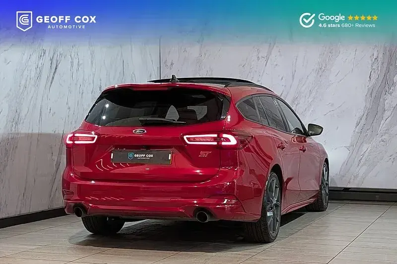 Used Ford Focus ST 280 HP (205 kW) 2023 Fantastic red (exclusive colour) Estate