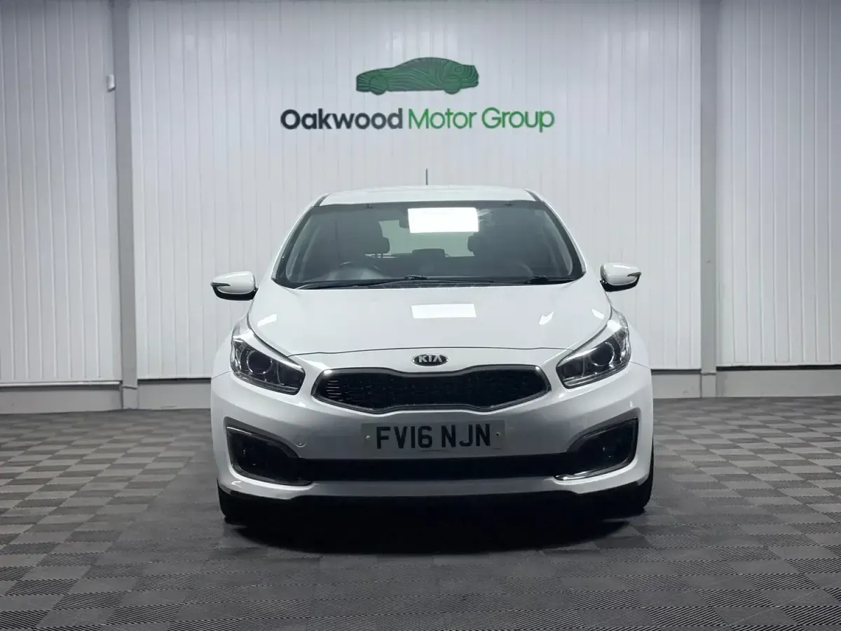 Used Kia Ceed 136 HP (100 kW) 2016 White Hatchback