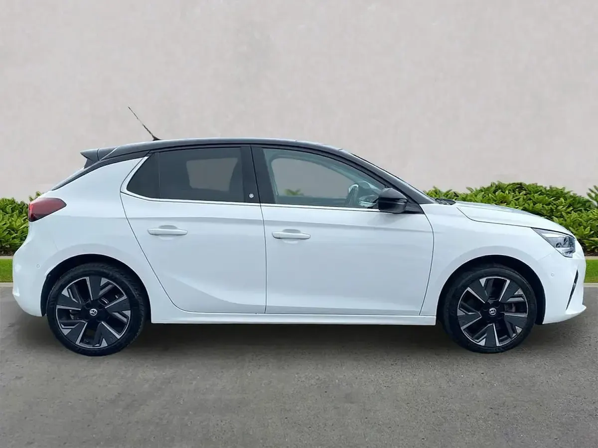 Used Vauxhall Corsa-e Elite 100 kW (136 HP) 2022 White Hatchback