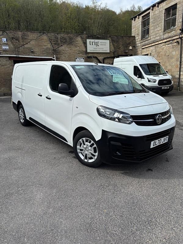 Used Vauxhall Vivaro S 100 HP (73 kW) 2020 White MPV