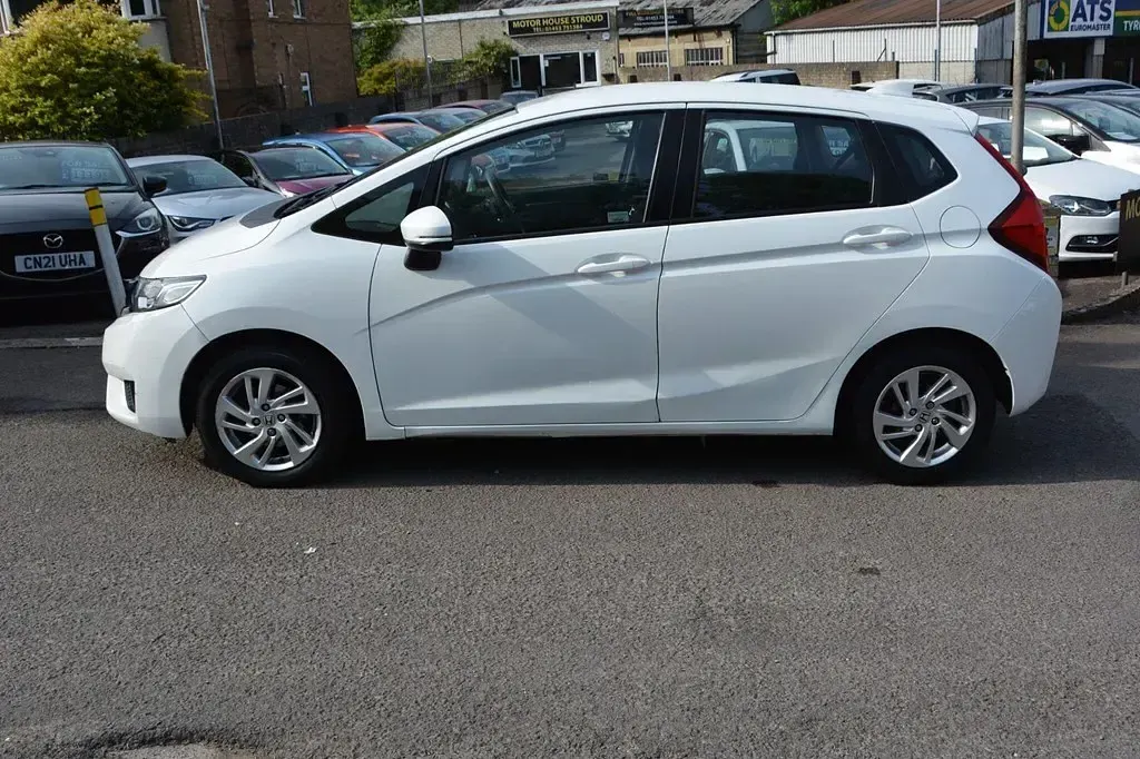 Used Honda Jazz SE 2015 White Hatchback