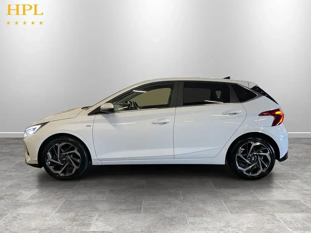 Used Hyundai i20 Premium 100 HP (73 kW) 2022 White Hatchback