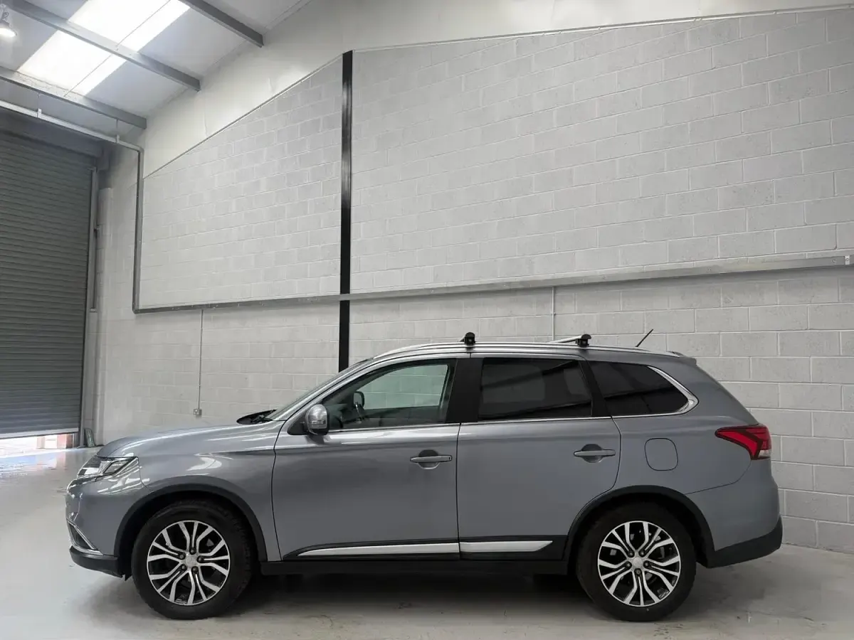 Used Mitsubishi Outlander 150 HP (110 kW) 2016 Grey SUV
