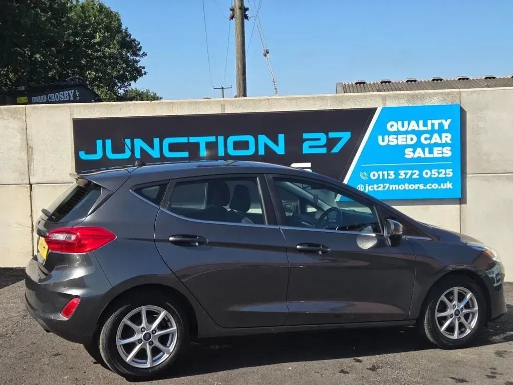 Used Ford Fiesta Zetec 100 HP (73 kW) 2018 Grey Hatchback