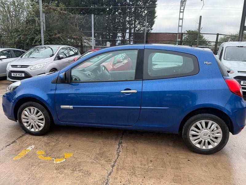 Used Renault Clio II 75 HP (55 kW) 2011 Blue Hatchback
