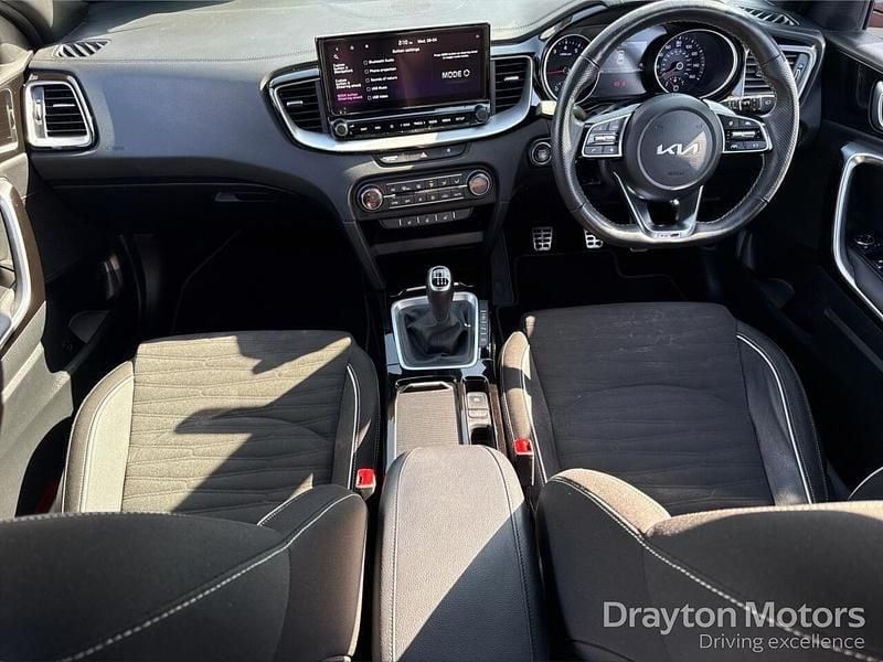 Used Kia ProCeed GT-Line 160 HP (117 kW) 2023 Orange Estate
