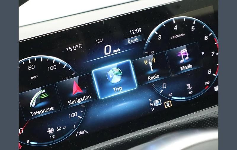 Used Mercedes A180 AMG Line Premium Plus 134 HP (98 kW) 2022 Red Hatchback