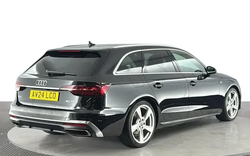 Używany Audi A4 S-Line 204 KM (150 kW) 2024 Czarny Kombi