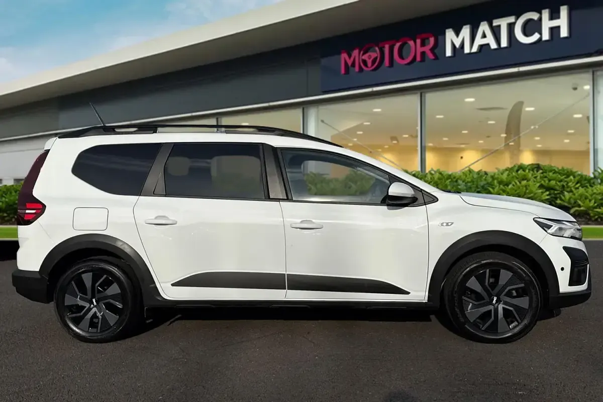 Używany Dacia Jogger Expression 141 KM (103 kW) 2025 Biały Minivan