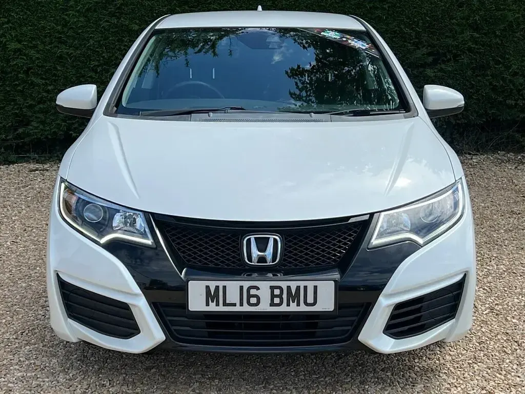 Used Honda Civic S 120 HP (88 kW) 2016 White Hatchback