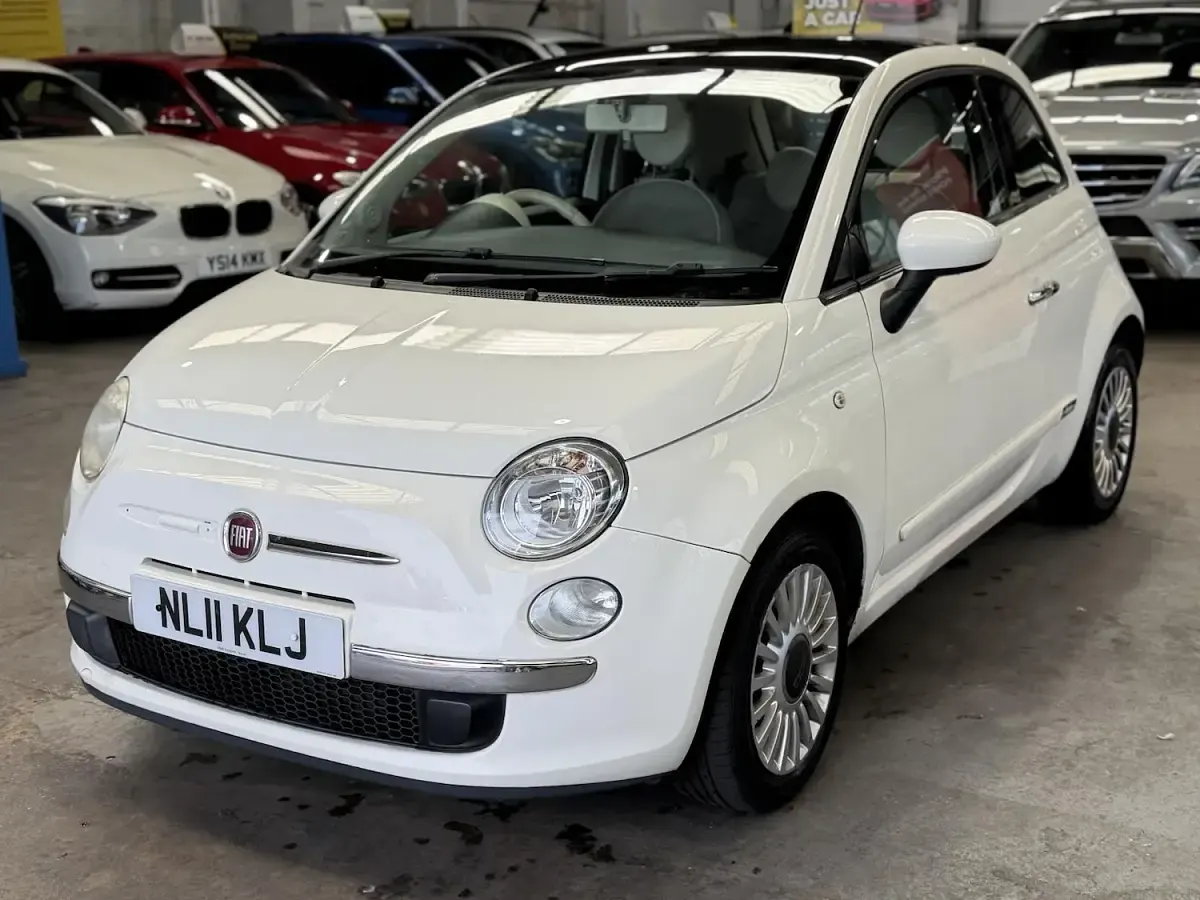 Used Fiat 500 Lounge 69 HP (50 kW) 2011 White Hatchback
