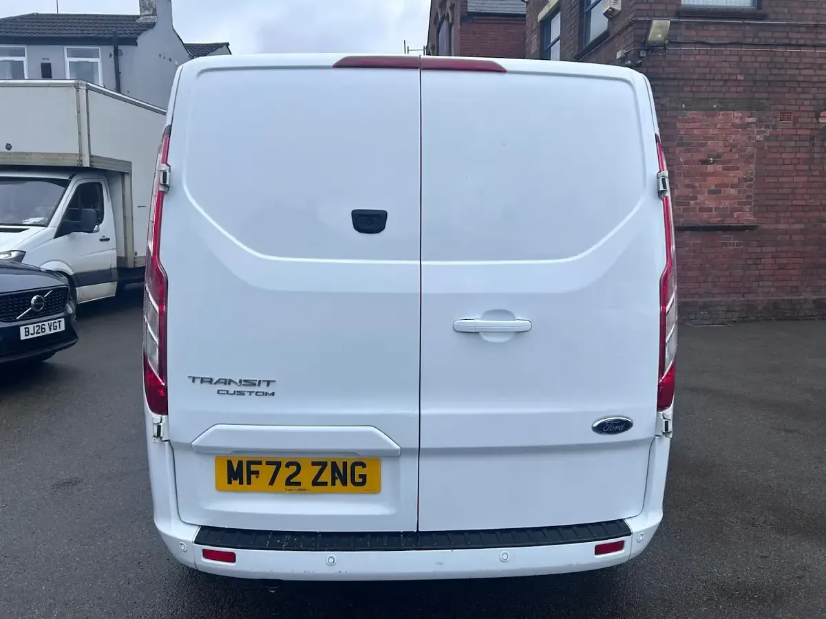 Used Ford Transit Custom Limited 130 HP (95 kW) 2022 White Van