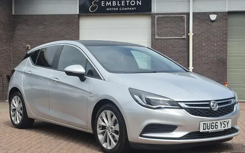 Used Vauxhall Astra Design Edition 110 HP (80 kW) 2017 Hatchback
