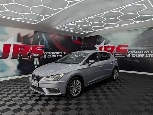 Used Seat Leon SE Dynamic 115 HP (84 kW) 2018 Silver Hatchback