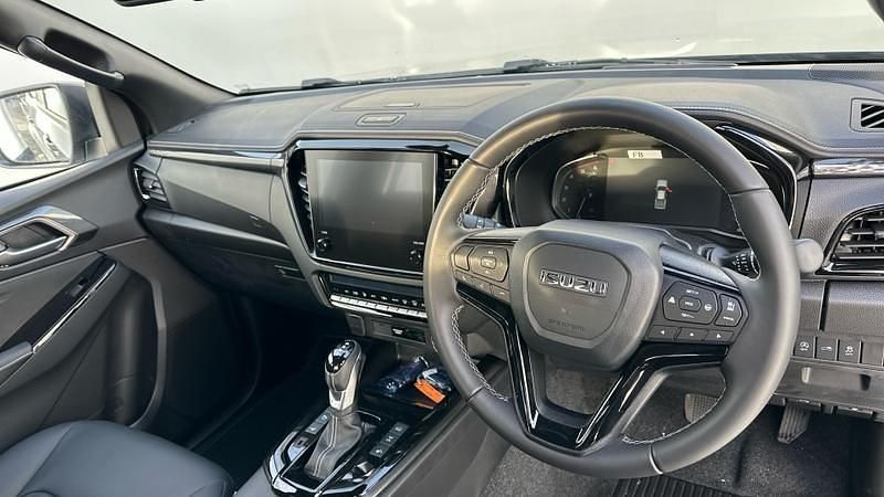 New Isuzu D-Max 164 HP (120 kW) 2025 Silver Pickup