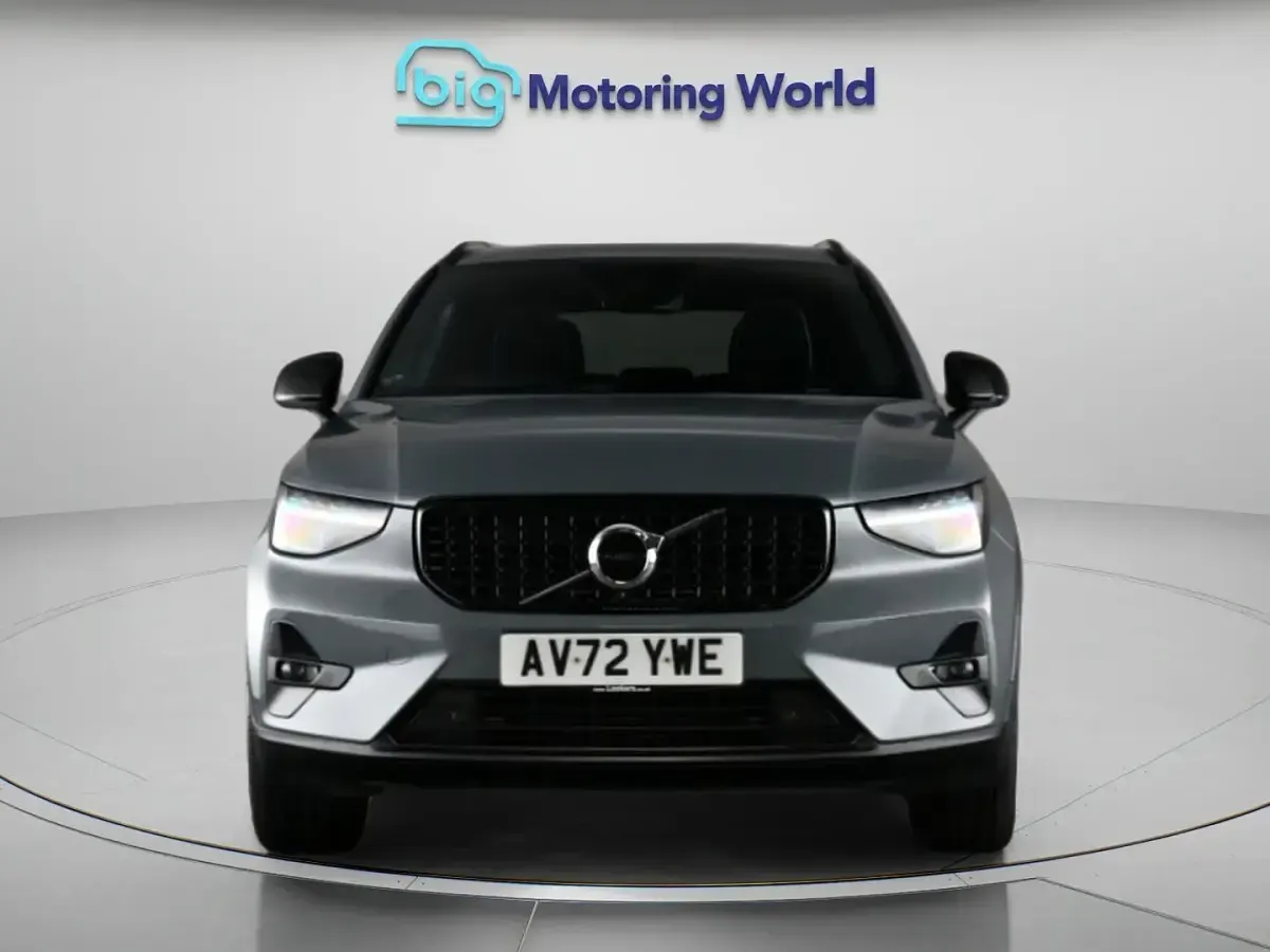 Used Volvo XC40 Plus 211 HP (155 kW) 2022 Grey SUV