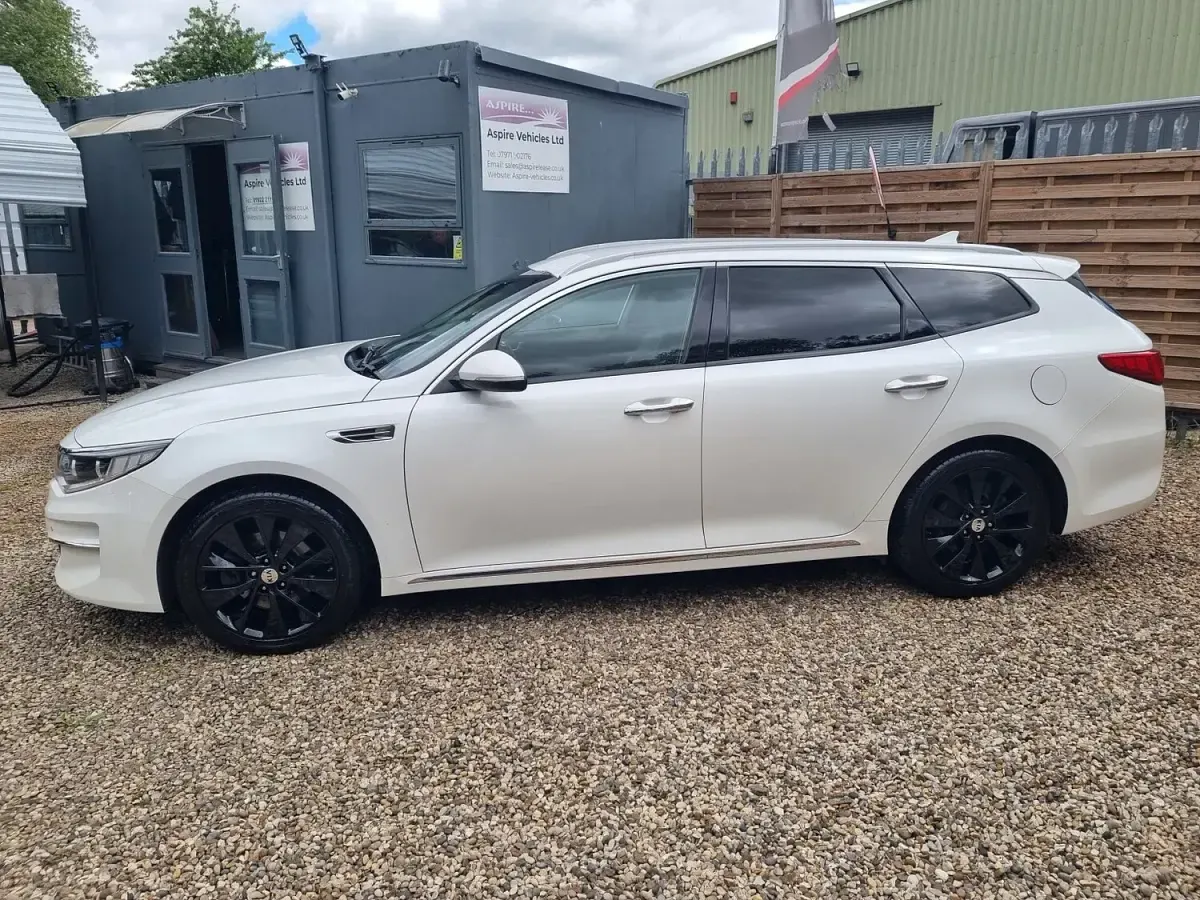 Used Kia Optima 139 HP (102 kW) 2018 White Estate