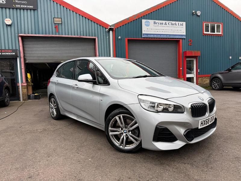 Begagnad BMW 225 M Sport 2018 Silver Halvkombi