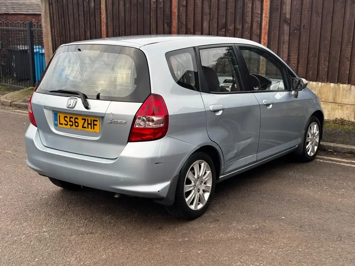 Begagnad Honda Jazz SE 83 HK (61 kW) 2006 Blå Halvkombi