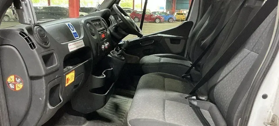 Second-hand Vauxhall Movano 130 CP (95 kW) 2018 Alb Monovolum