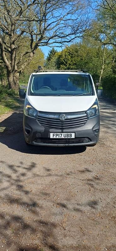 Second-hand Vauxhall Vivaro 2017 Alb