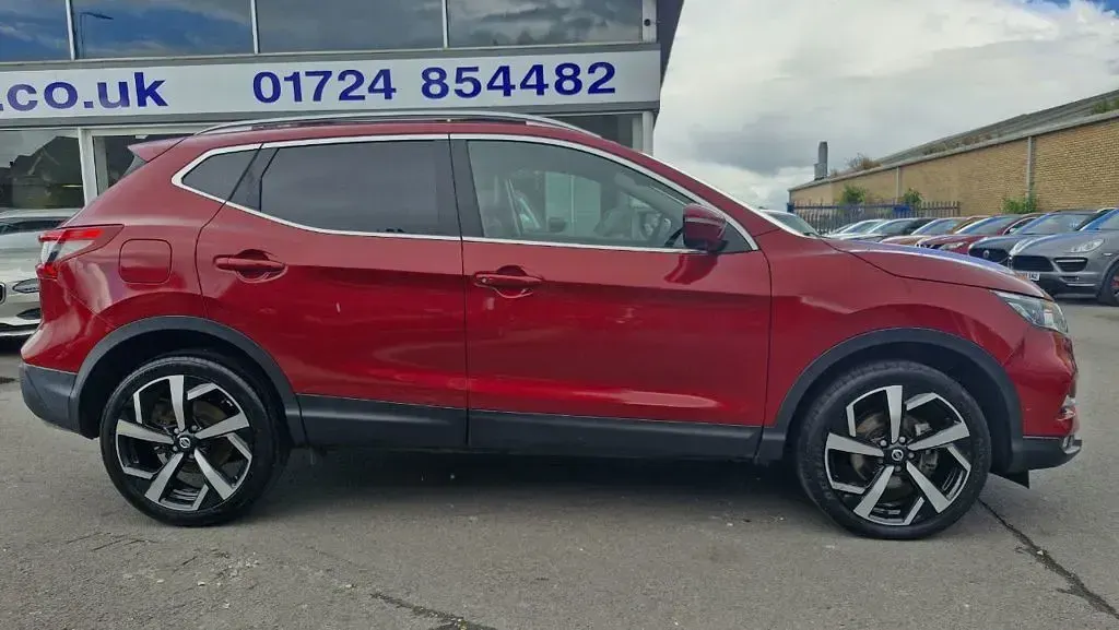 Used Nissan Qashqai Tekna 2018 Red SUV