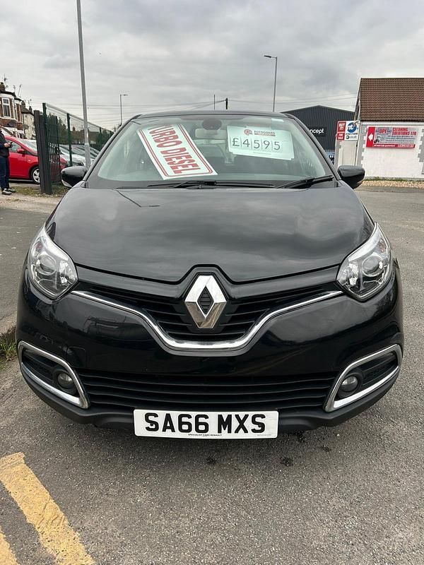 Usado Renault Captur Dynamique 90 HP (66 kW) 2016 Preto SUV