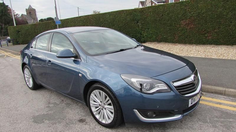 Used Vauxhall Insignia Design Edition 170 HP (125 kW) 2017 Blue Hatchback