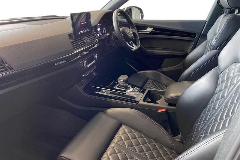 Used Audi Q5 Comfort 265 HP (194 kW) 2022 Glacier white SUV