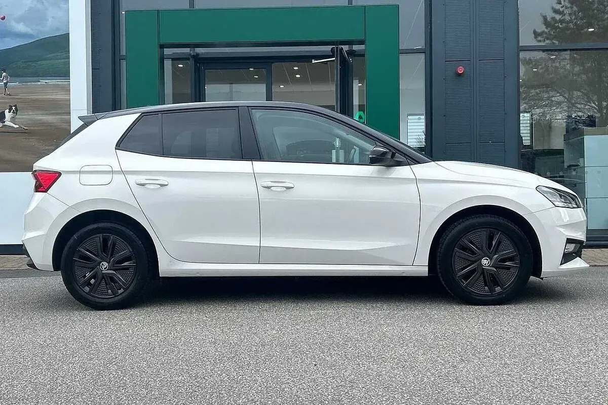 Usado Skoda 110 R Colour Edition 81 CV (59 kW) 2022 Blanco Utilitario
