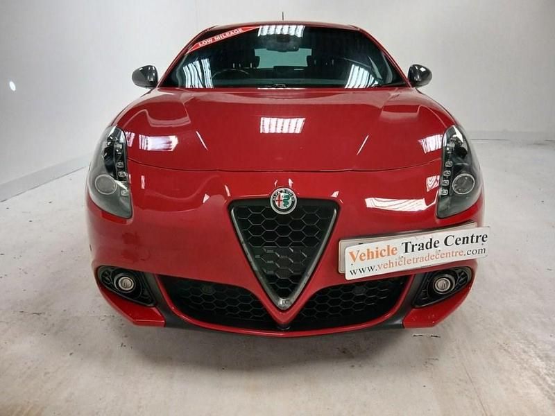 Used Alfa Romeo Giulietta Edizione Speciale 150 HP (110 kW) 2016 Red Hatchback