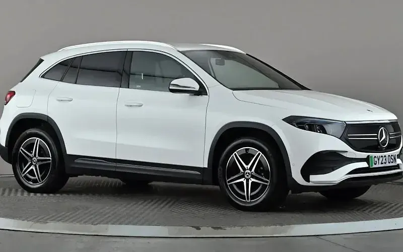 Käytetty Mercedes EQA300 AMG line 167 kW (228 HP) 2023 Katumaasturi