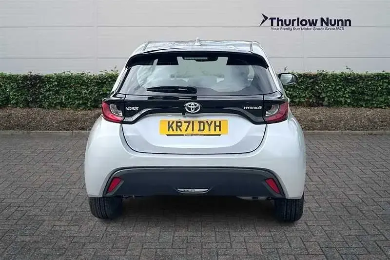 Second-hand Toyota Yaris Hybrid 116 CP (85 kW) 2021 Argintiu Hatchback