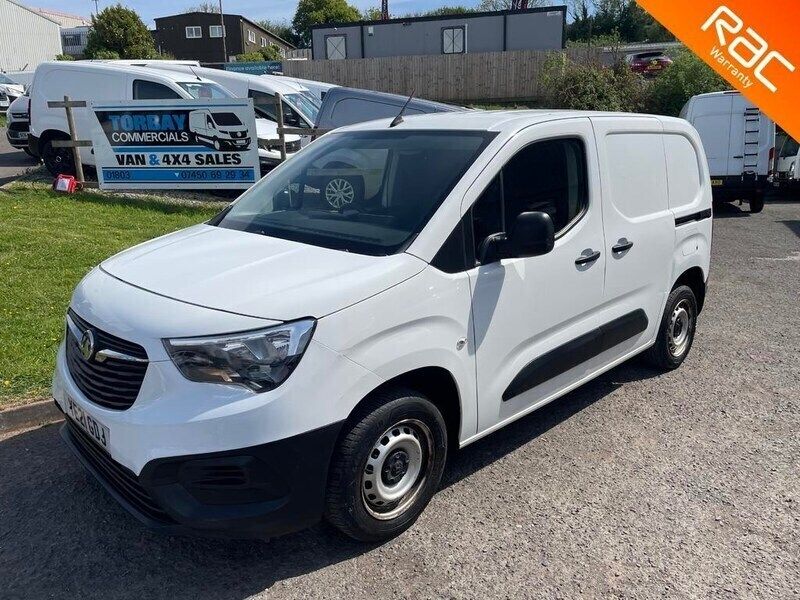 White Used 2021 Vauxhall Combo MPV | £7,995 (Expensive) - Image 1/4