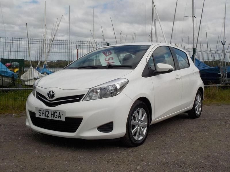 White Used 2012 Toyota Yaris Hatchback | £4,995 (Fair price) - Image 1/4