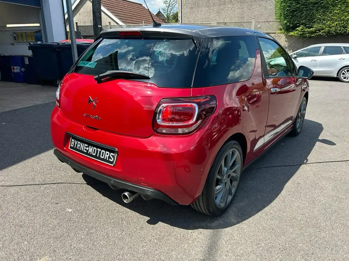 Used Citroën DS3 PureTech 110 HP (80 kW) 2015 Red Hatchback