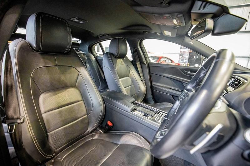 Used Jaguar XE R-Sport 180 HP (132 kW) 2018 Red Sedan